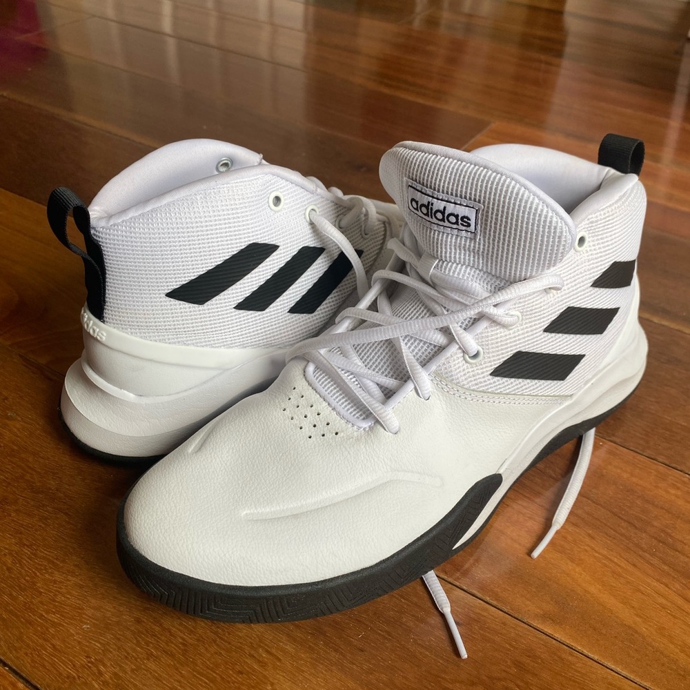Men’s Adidas Cloudfoam Basketball Shoes- size 10
